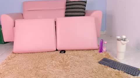 lulu__cute1 online show from November 25, 2025, 9:15 pm