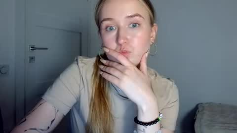 Snapshot of lulu_baby1 chatting on April 30, 2026, 8:26 pm Lulu Baby18 online show from April 30, 2026, 8:26 pm