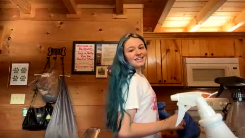 Connie online show from December 21, 2025, 2:46 pm