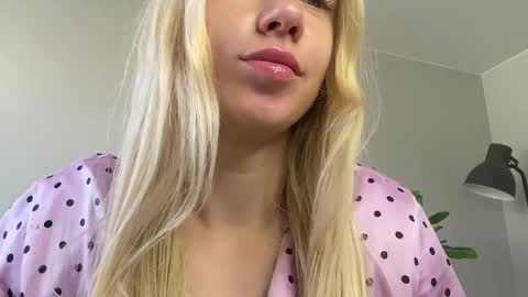 Snapshot of lumineess chatting on June 7, 2026, 12:53 pm Catherine online show from June 7, 2026, 12:53 pm