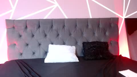 luna1126 online show from April 5, 2026, 12:13 pm