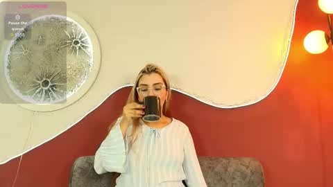 luna__velvet online show from March 6, 2026, 3:08 pm