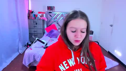 luna_analya online show from December 15, 2025, 12:53 pm