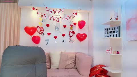 Luna And Titan  online show from February 19, 2026, 4:08 am