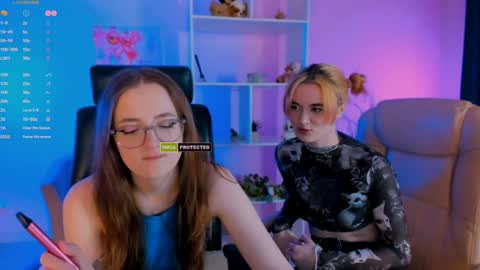 luna_berryy online show from February 8, 2025, 11:34 pm