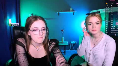 luna_berryy online show from March 4, 2025, 2:27 am