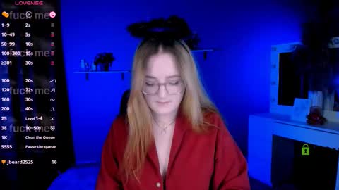 luna_berryy online show from October 2, 2025, 7:54 pm