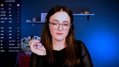 luna_berryy online show from November 5, 2025, 8:31 pm