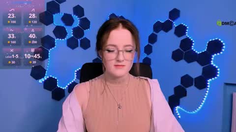 luna_berryy online show from December 17, 2025, 9:32 pm