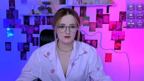 luna_berryy online show from June 3, 2026, 7:08 pm