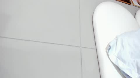 luna_bradley_ online show from April 7, 2026, 12:49 pm