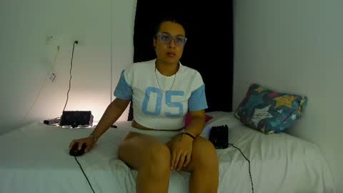 Snapshot of luna_cami4 chatting on July 7, 2026, 4:04 am --- Luna Cami --- online show from July 7, 2026, 4:04 am