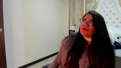 luna  online show from September 23, 2025, 11:57 am