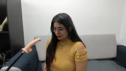 luna  online show from October 12, 2025, 11:42 am