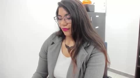 luna  online show from December 1, 2025, 11:15 am