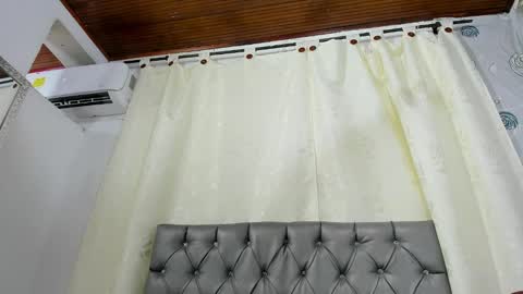 Luna Eva online show from March 5, 2025, 6:01 pm