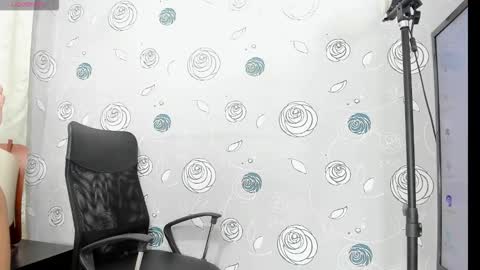 Luna Eva online show from October 24, 2025, 2:13 pm