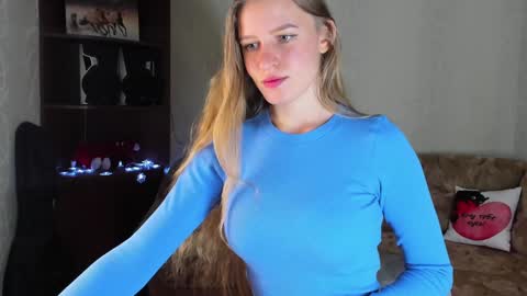 Snapshot of luna_evan chatting on December 6, 2024, 7:10 am luna_evan online show from December 6, 2024, 7:10 am