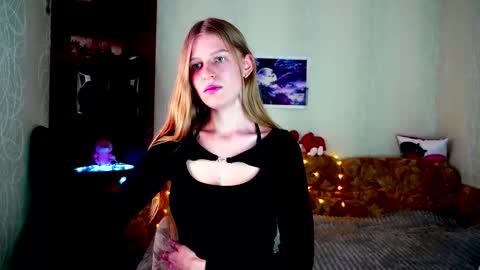 Snapshot of luna_evan chatting on October 3, 2025, 10:23 am luna_evan online show from October 3, 2025, 10:23 am