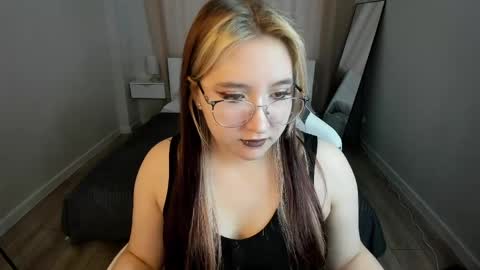 Luna Host online show from April 16, 2026, 2:23 am