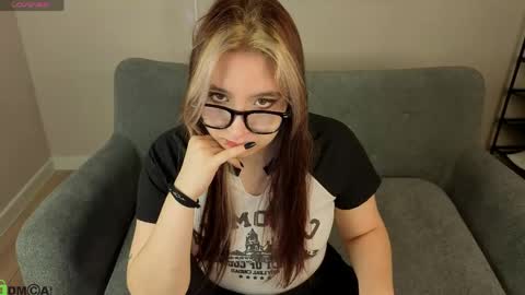 Luna Host online show from April 20, 2026, 2:58 am