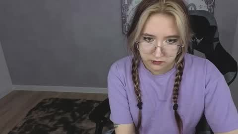 Luna Host online show from April 26, 2026, 3:15 am
