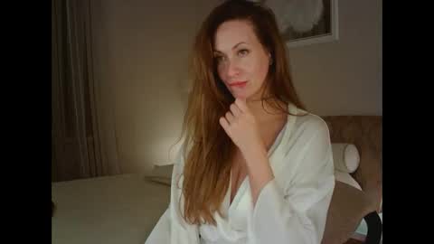 luna_hoti online show from May 9, 2026, 11:43 pm