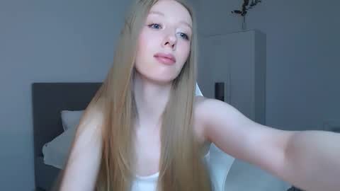 Luna online show from October 7, 2025, 8:39 pm