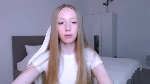 Luna online show from November 6, 2025, 7:59 pm