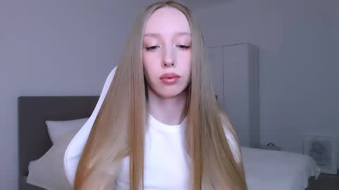 Luna online show from April 2, 2026, 9:12 pm