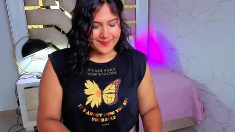 Luna  Jonez  online show from November 6, 2025, 11:11 am