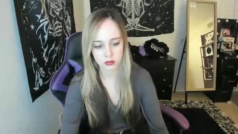 Luna online show from December 14, 2025, 12:49 am