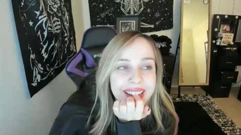 Luna online show from December 18, 2025, 5:46 am