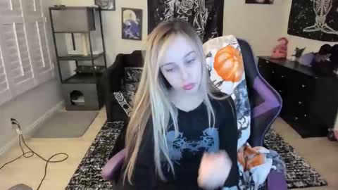 Luna online show from February 4, 2026, 4:07 am