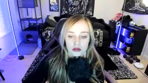 Luna online show from May 27, 2026, 1:57 am