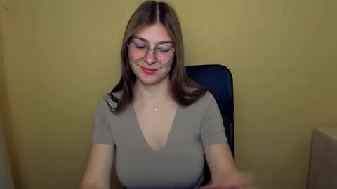 Luna online show from October 11, 2025, 8:57 am