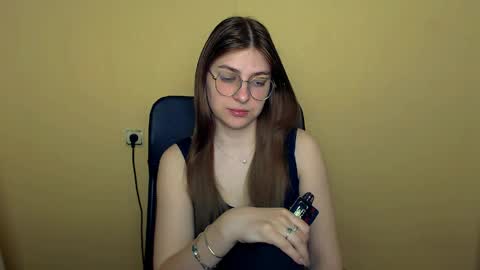 Snapshot of luna_lush_ chatting on April 23, 2026, 8:02 am Luna online show from April 23, 2026, 8:02 am