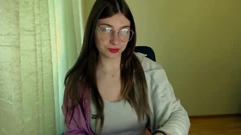 Snapshot of luna_lush_ chatting on May 29, 2026, 9:40 am Luna online show from May 29, 2026, 9:40 am