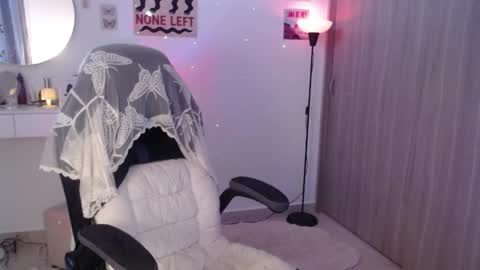 Luna online show from April 18, 2026, 12:20 pm