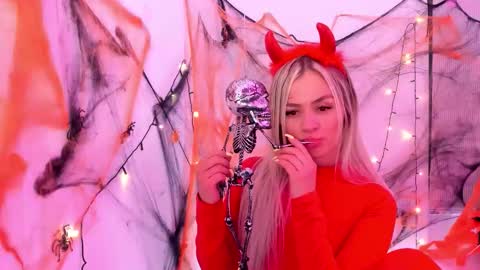 Snapshot of luna_marquez_ chatting on October 27, 2025, 10:52 am Luna Marquez online show from October 27, 2025, 10:52 am