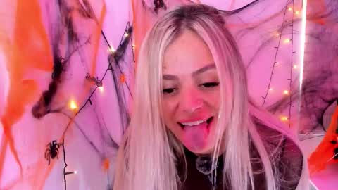 Snapshot of luna_marquez_ chatting on October 28, 2025, 12:52 pm Luna Marquez online show from October 28, 2025, 12:52 pm