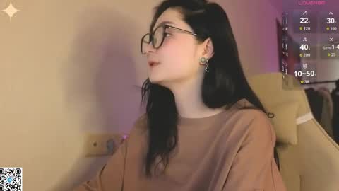 Luna online show from April 19, 2026, 1:27 am