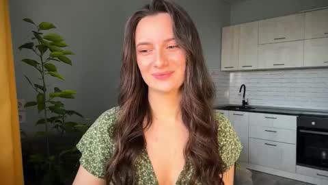luna_raee online show from September 25, 2025, 7:12 am