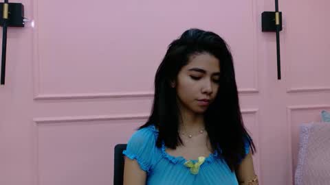 LUNA  online show from December 19, 2025, 2:57 pm