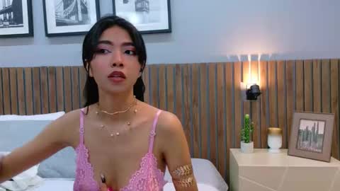 LUNA  online show from February 4, 2026, 4:02 pm