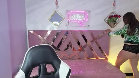 Live 1000pm 600am COLOMBIAN HOUR online show from November 20, 2025, 3:18 am