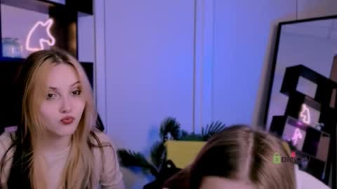 Luna online show from September 26, 2025, 7:18 pm