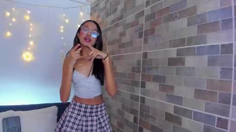 luna_valen online show from December 18, 2025, 9:54 pm