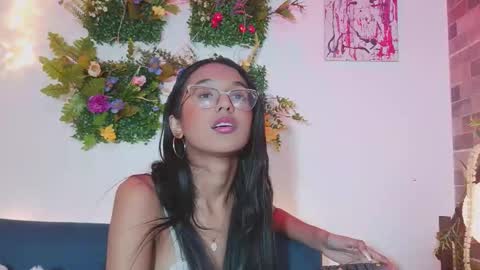 luna_valen online show from March 10, 2026, 4:28 am