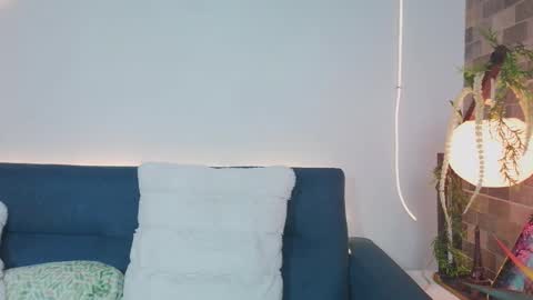 luna_valen online show from March 17, 2026, 4:50 am